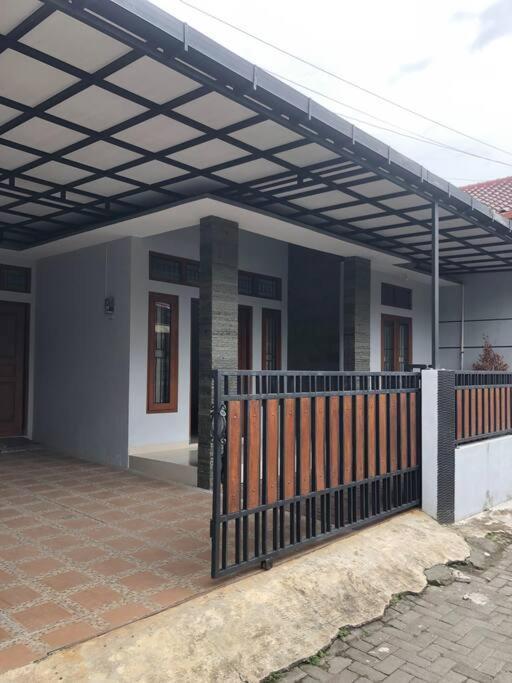 Richandy House - 3 Bedroom Full Ac & Hot Water Kejayan Exterior photo
